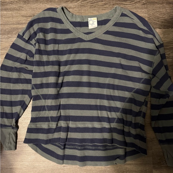 Striped V-Neck Long Sleeve Top - Picture 3 of 3